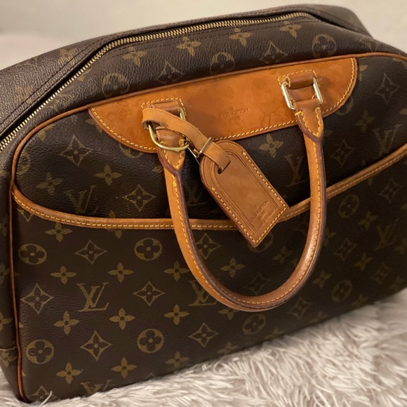 Louis Vuitton Handbags - Lookihg for a versatile LV Vintage Monogram Canvas Deauville Satchel